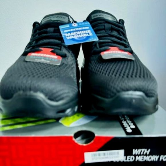 SKECHERS Men's Glide-Step Sport-Wave Heat Memory Foam Black 10 New In Box - Picture 2 of 5